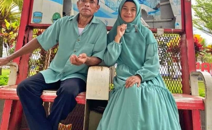 Foto Ana dan Emen, pasangan beda usia 36 tahun viral di media sosial