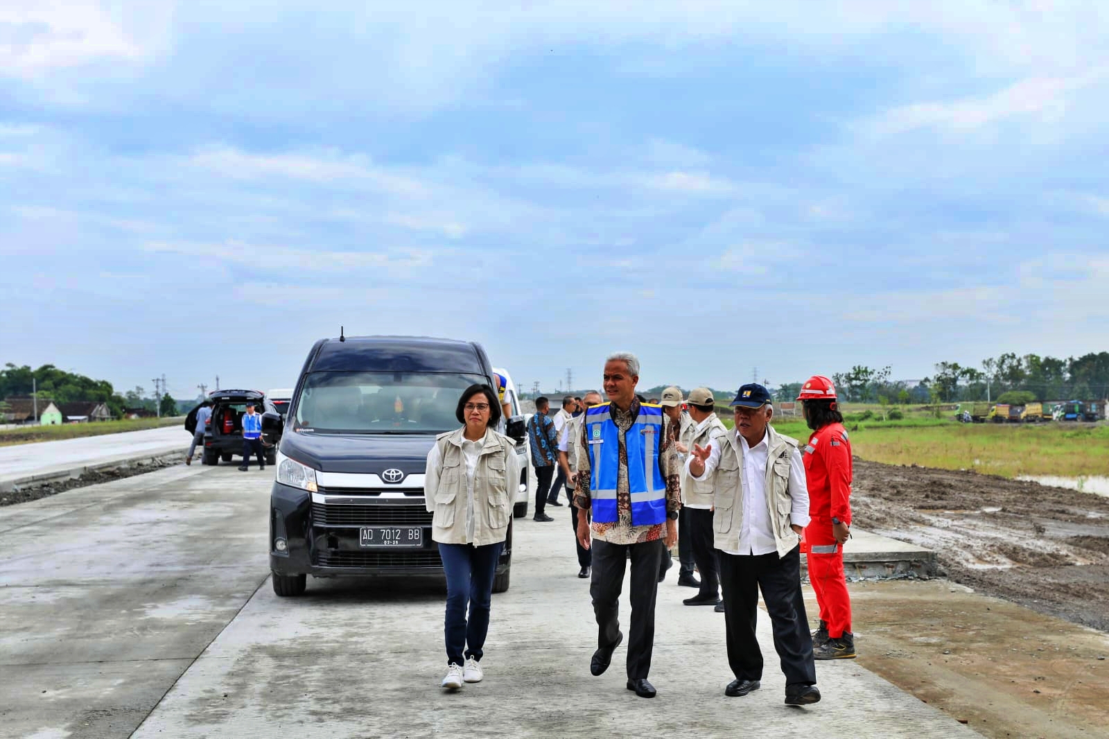 Ganjar Pranowo bersama Menteri PUPR dan Keuangan cek Jalan Tol Solo Jogja