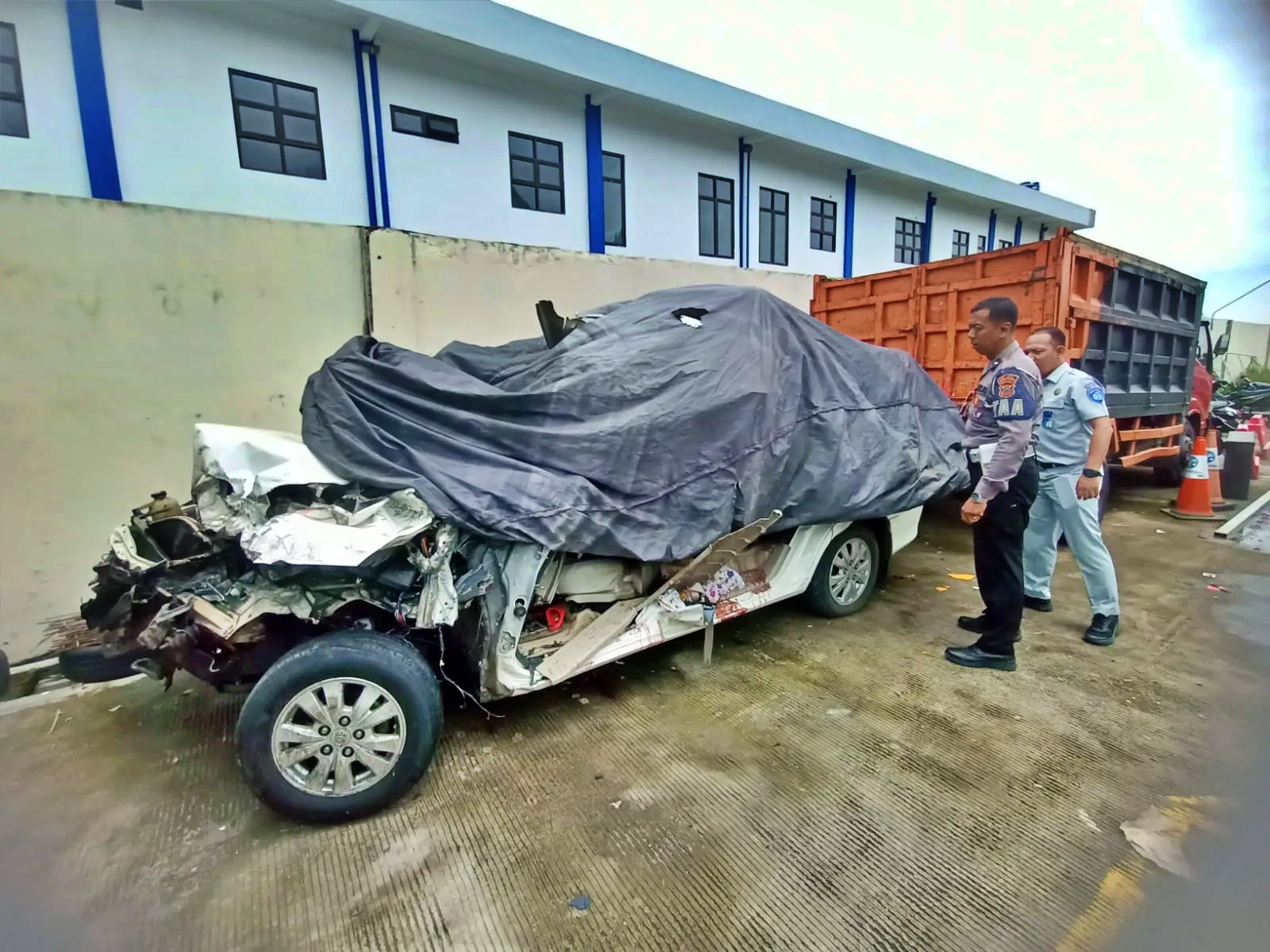 Kecelakaan mobil Ky Afan Hartono Magelang sekeluarga di Jalan Tol Karanganyar