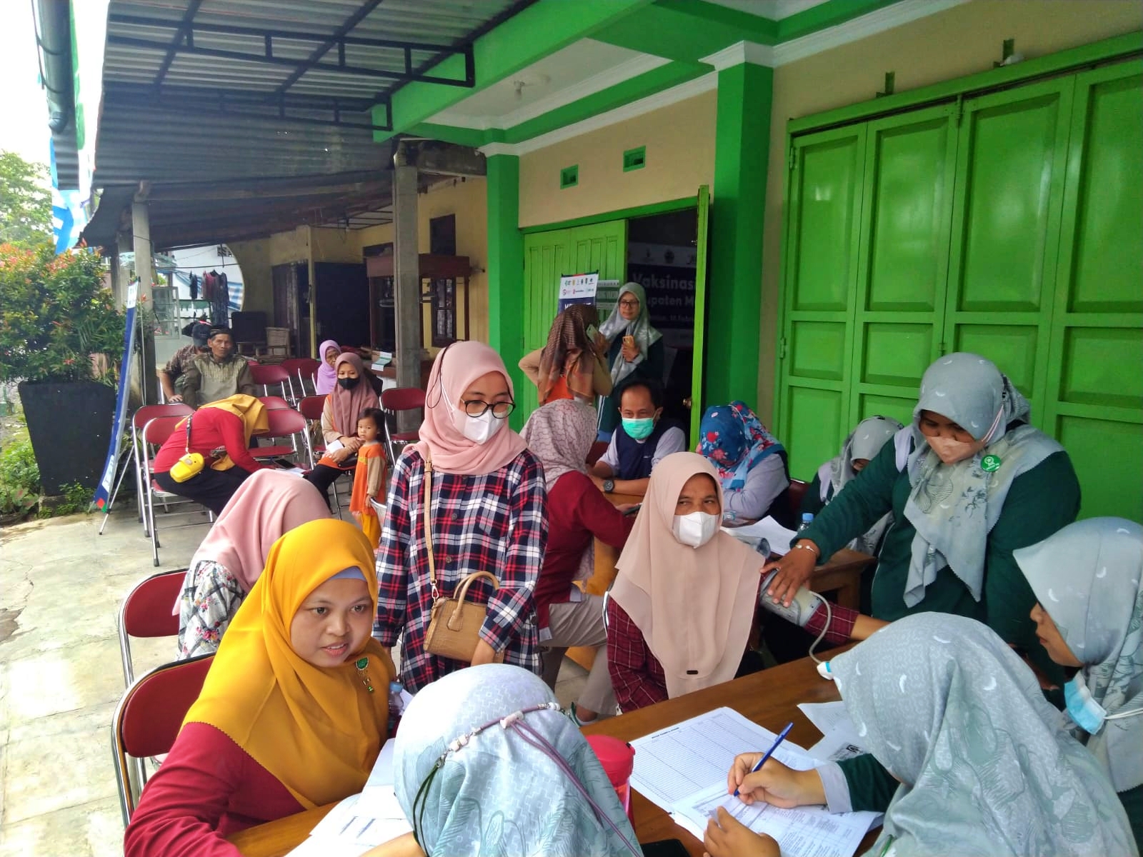 Migrant Care dengan Fatayat NU Muntilan gelar vaksinasi gratis dalam rangka satu abad NU