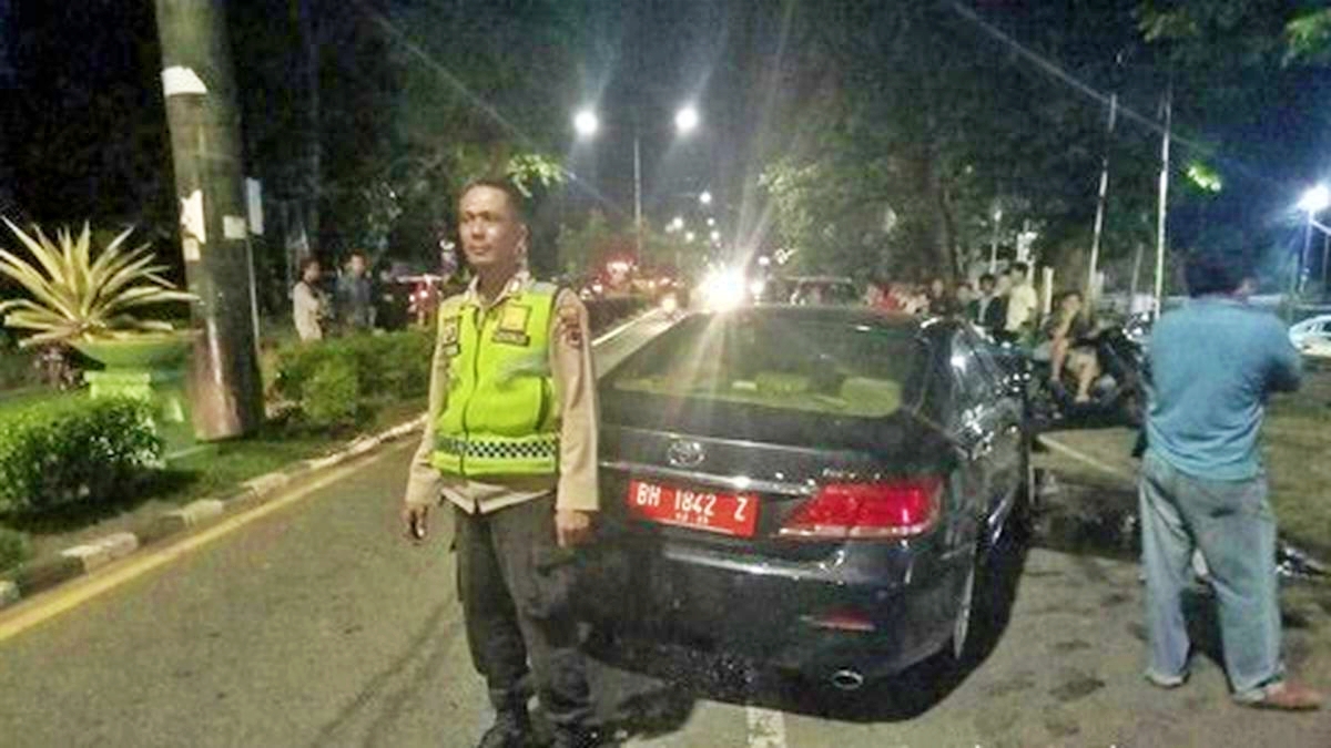 Mobil Dinas DPRD Jambi kecelakaan berisi penumpang bugil_foto istimewa