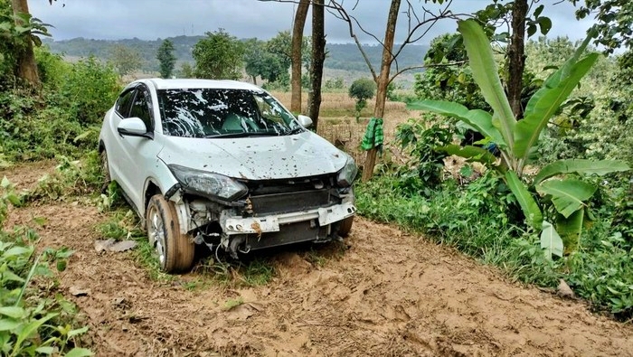 Mobil yang tersesat di hutan daerah Pati viral
