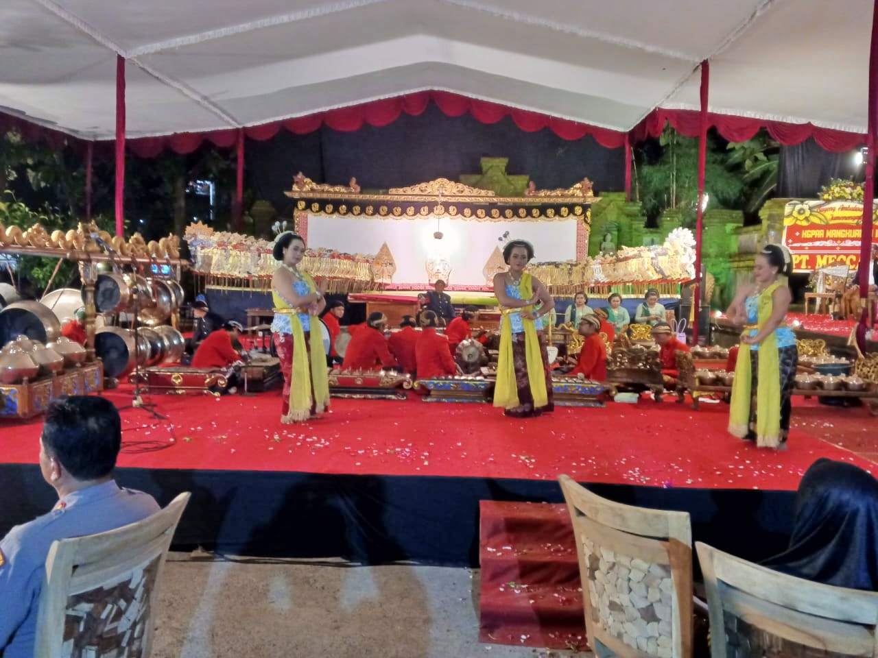 Nguri Nguri Budaya oleh Masyarakat Adat Nusantara di Borobudur Magelang