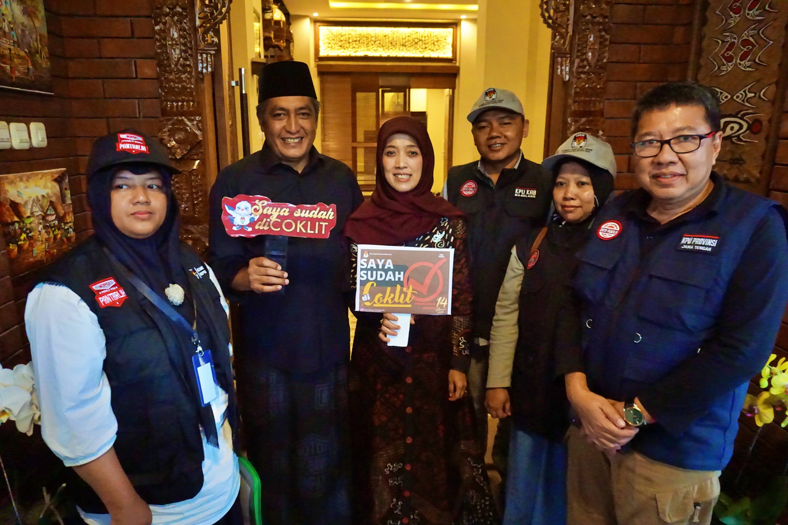 Pantarlih saat lakukan coklit di rumah Bupati Magelang