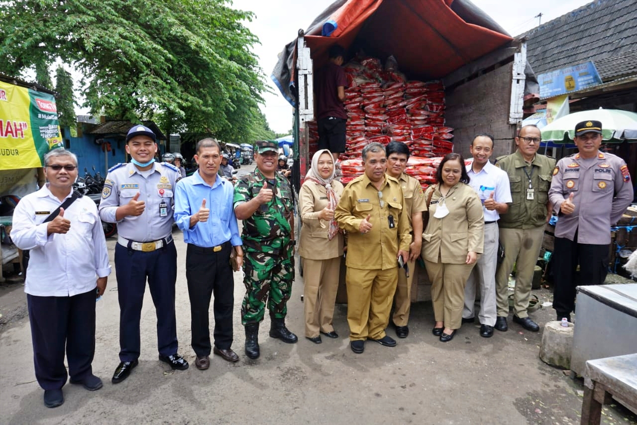 Penyaluran Beras Medium untuk stabilkan harga dan pasokan di Pasar Magelang
