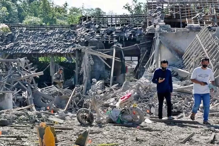 Rumah yang alami ledakan di Blitar