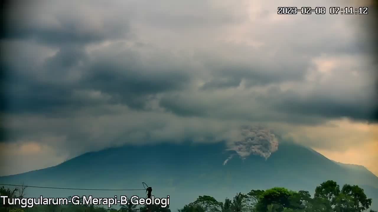 Merapi Luncurkan Awan Panas Guguran Sejauh 1,5 Km ke Arah Kali Boyong