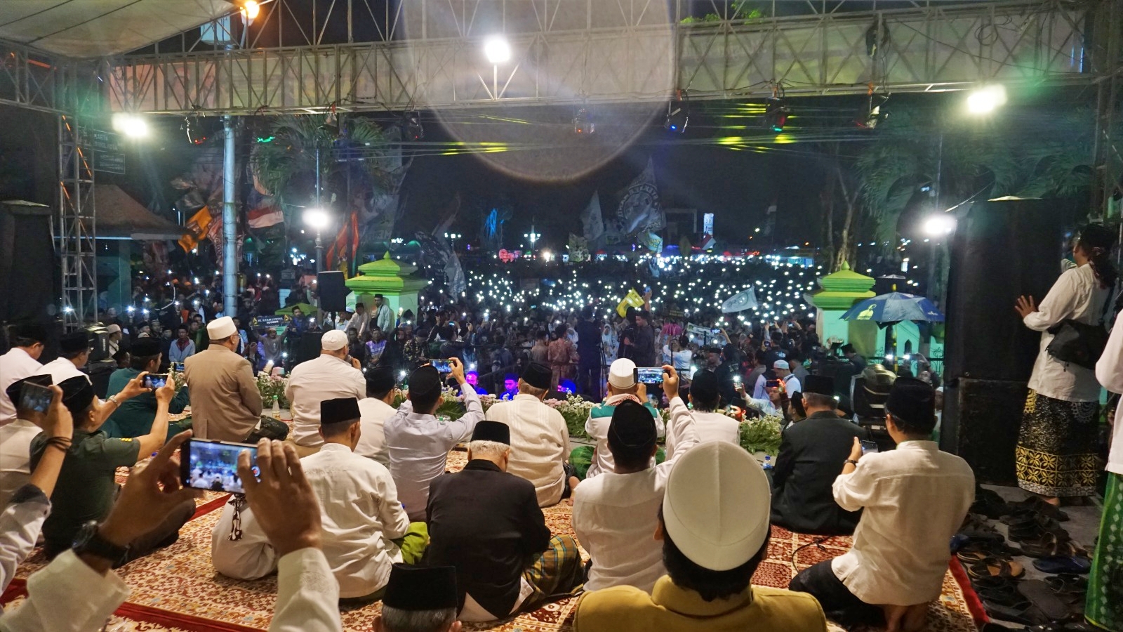 di Masjid Agung Kauman Kota Magelang ribuan jamaah hadiri bersholawat bersama