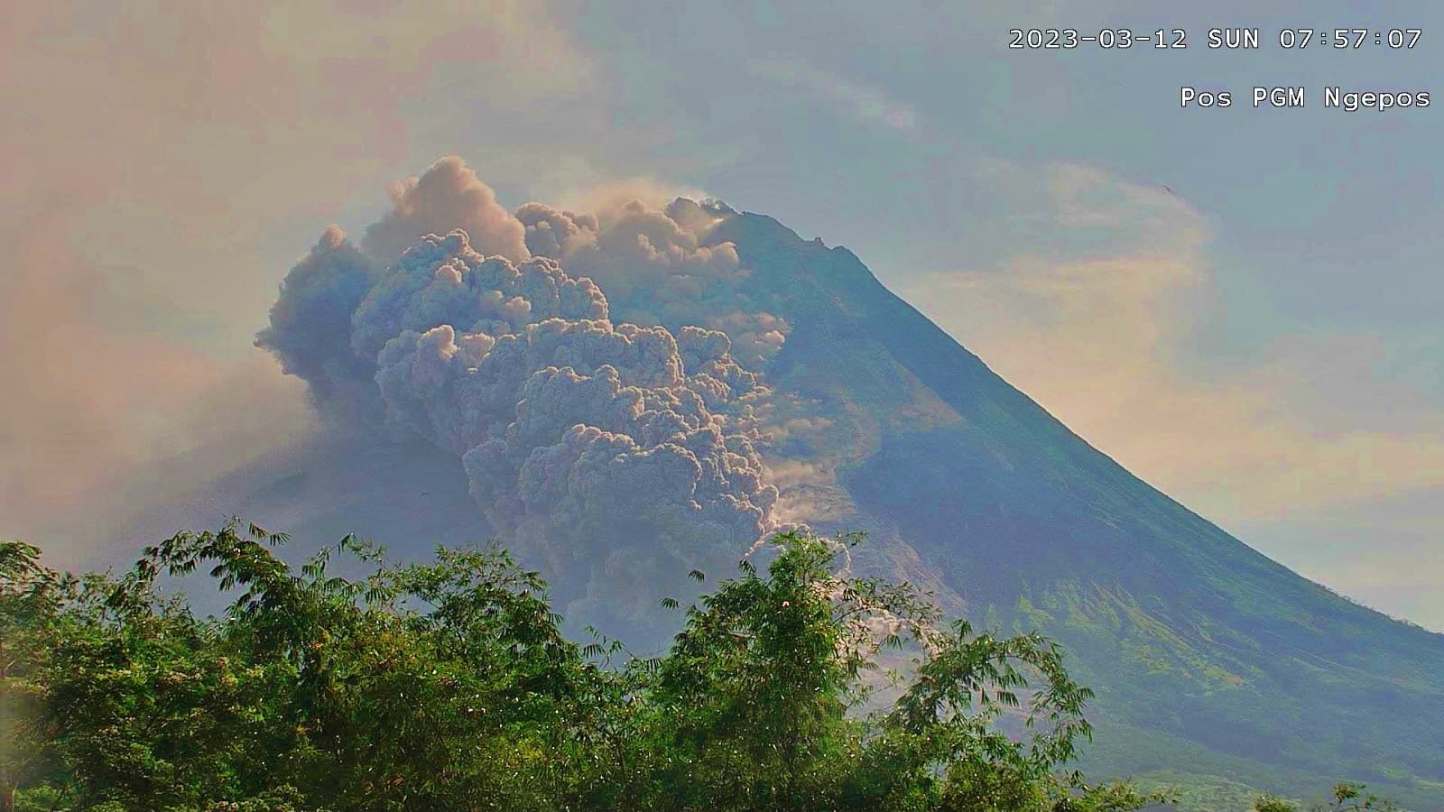 Awan Panas Gunung Merapi teramati dari Pos Ngepos Srumbung_foto BPPTKG