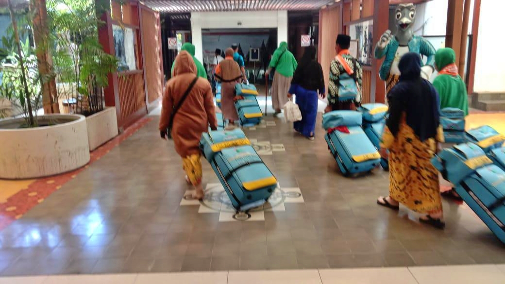 Calon Jemaah Umroh terlantar di Bandara YIA