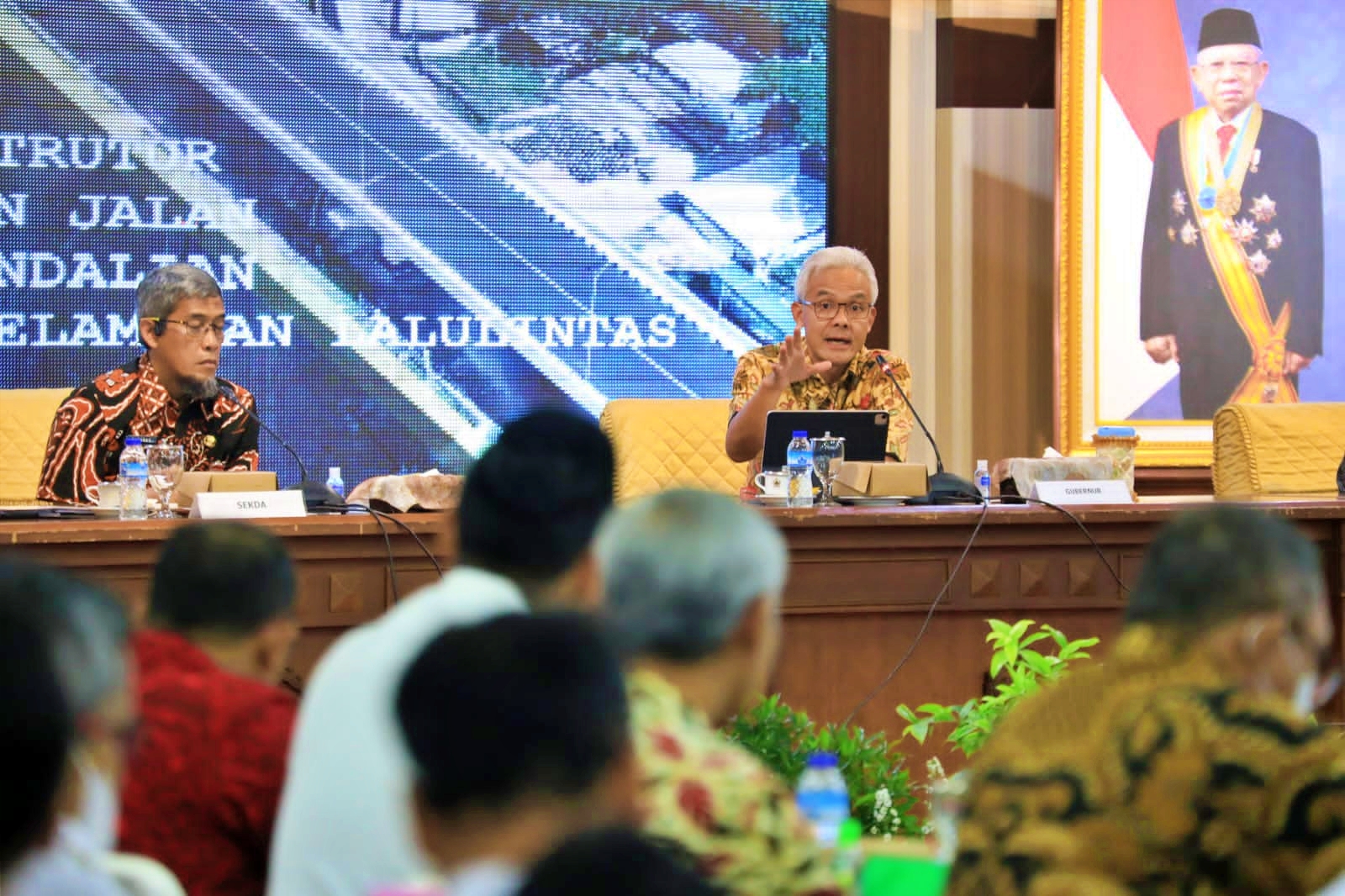 Ganjar Pranowo pimpin rapat persiapan jelang lebaran
