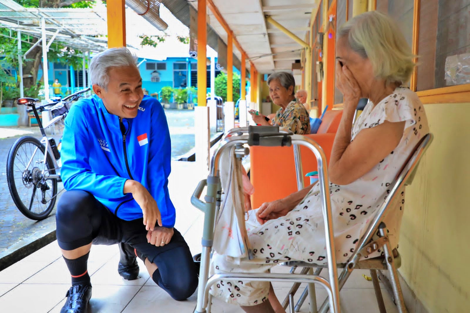 Ganjar saat berdialog dengan para lansia penghuni Panti Wreda Pengayoman di Wonodri