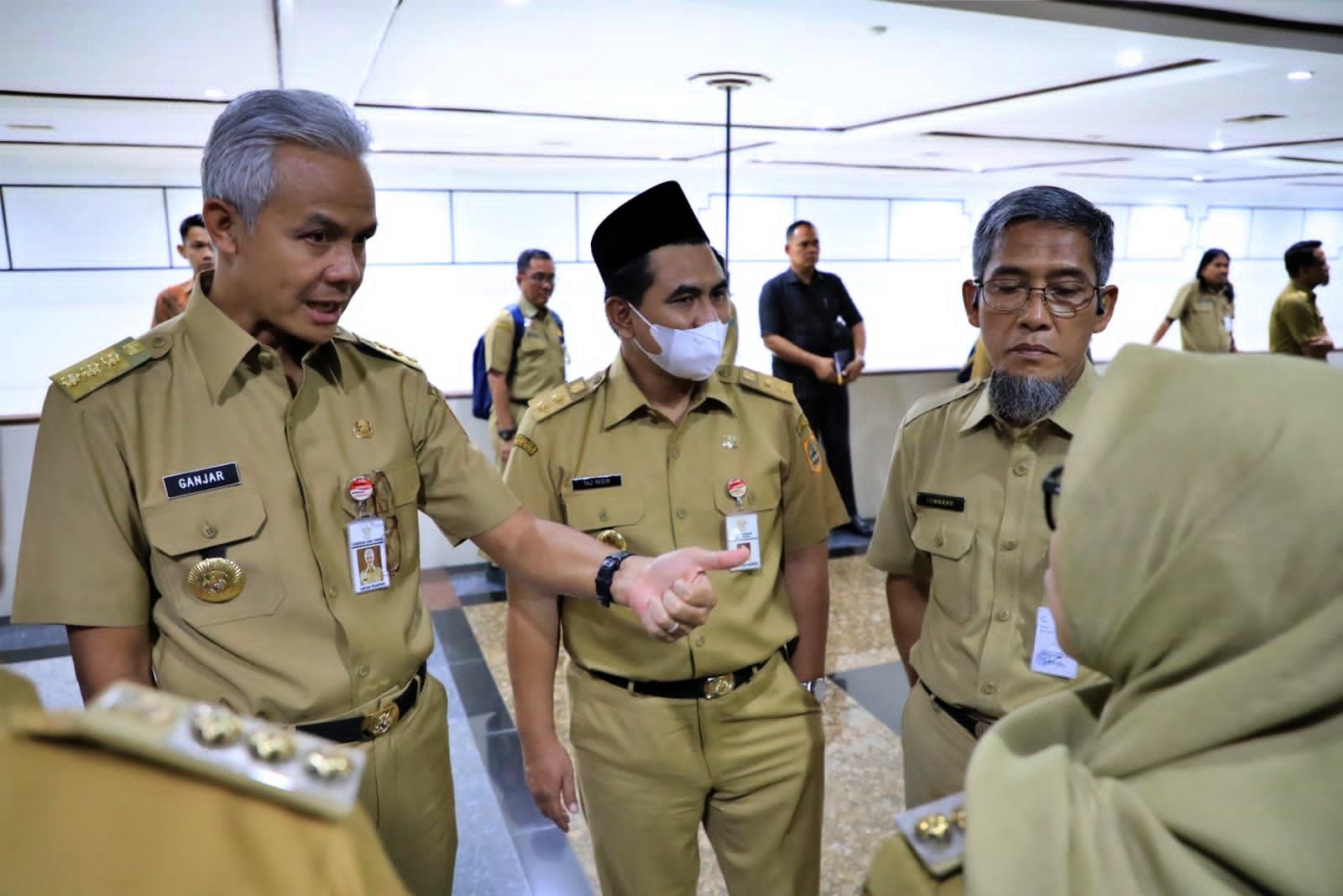 Gubernur Jateng Ganjar Pranowo didamping Wakil Gubernur Jateng Taj Yasin