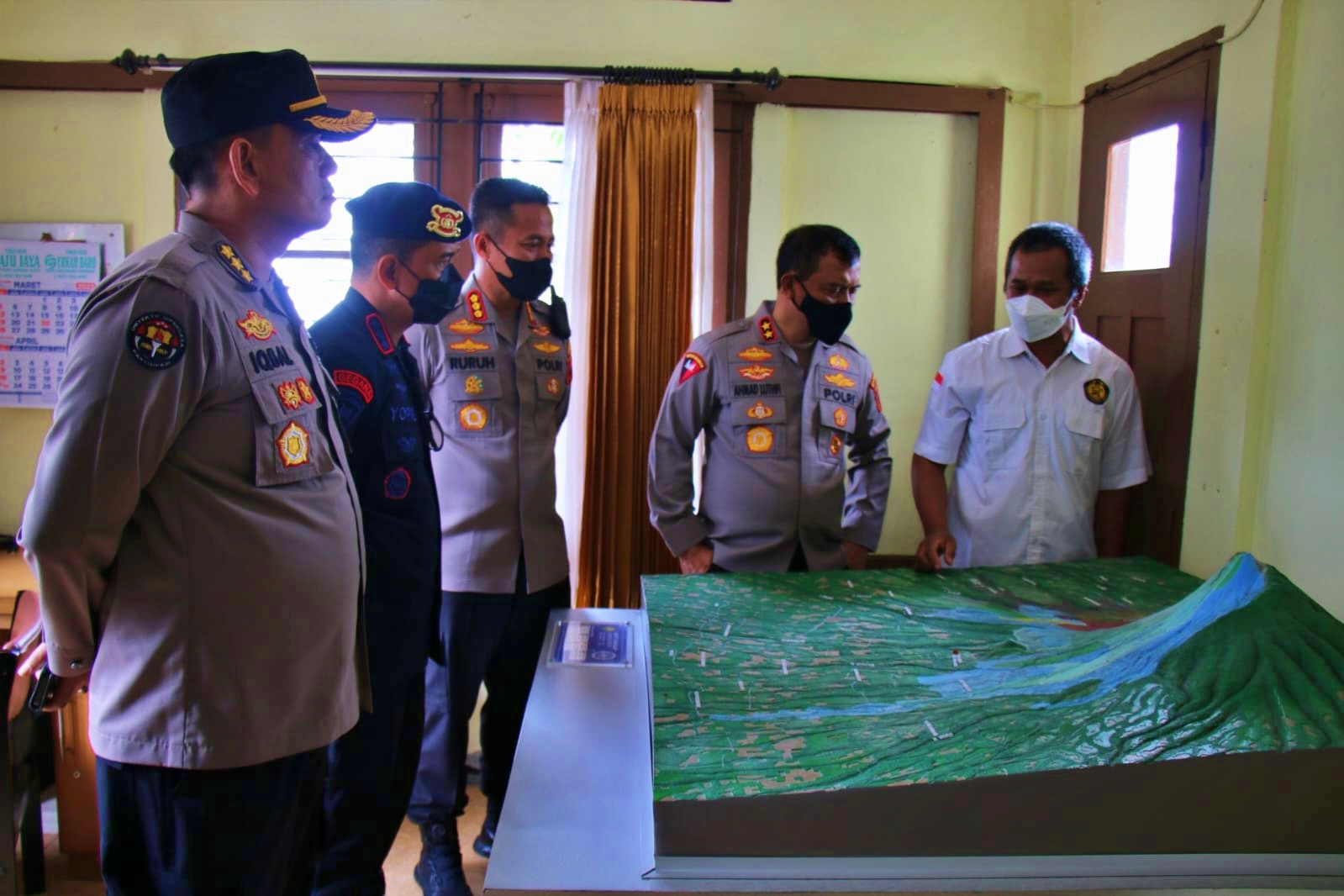 Kapolda Jateng saat kunjungi Pos Pengamatan Gunung Merapi Babadan Dukun Magelang