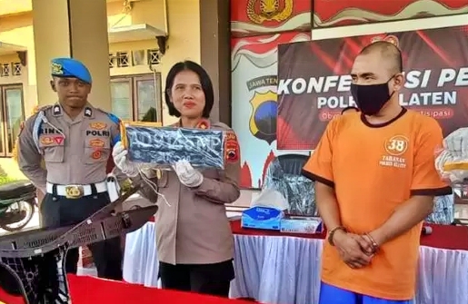 Pelaku pencurian untuk pesan michat