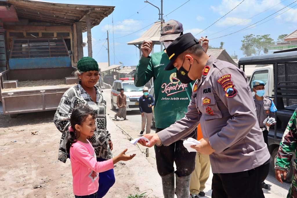 TNI Porli bantu warga di lereng merapi magelang