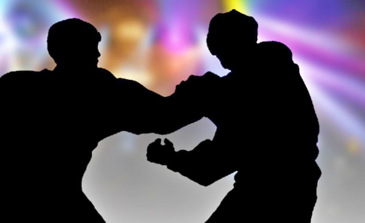 ilustrasi berkelahi rebutan pacar