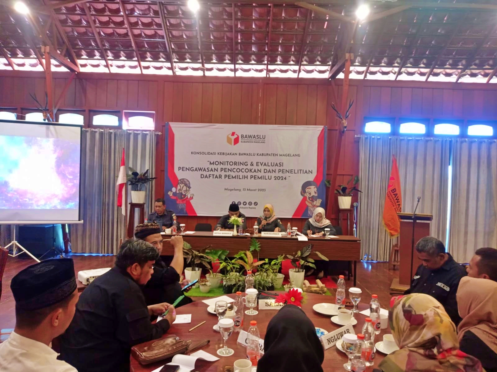 konsolidadi Kebijakan Bawaslu Kabupaten Magelang. Yakni tentang Monitoring Dan Evaluasi Pengawasan Pencocokan Dan Penelitian Daftar Pemilih Pemilu 2024.