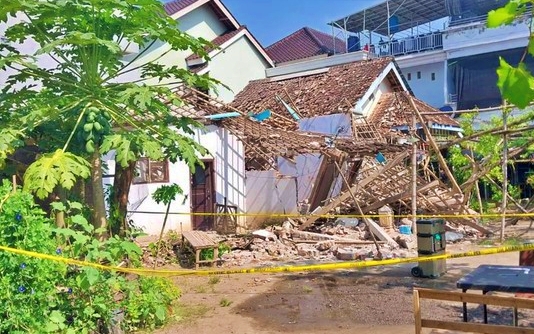 obat mercon meledak di dalam rumah