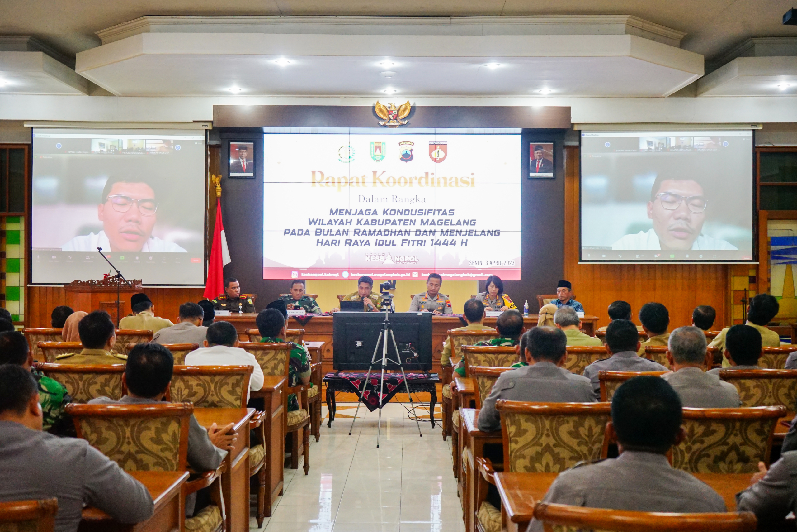 Petugas Satlantas Polresta Magelang saat olah TKP kecelakaan di Secang