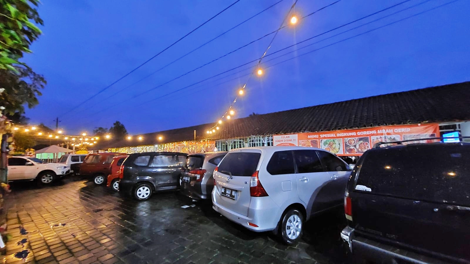 Borobudur Food sajikan ayam geprek lava