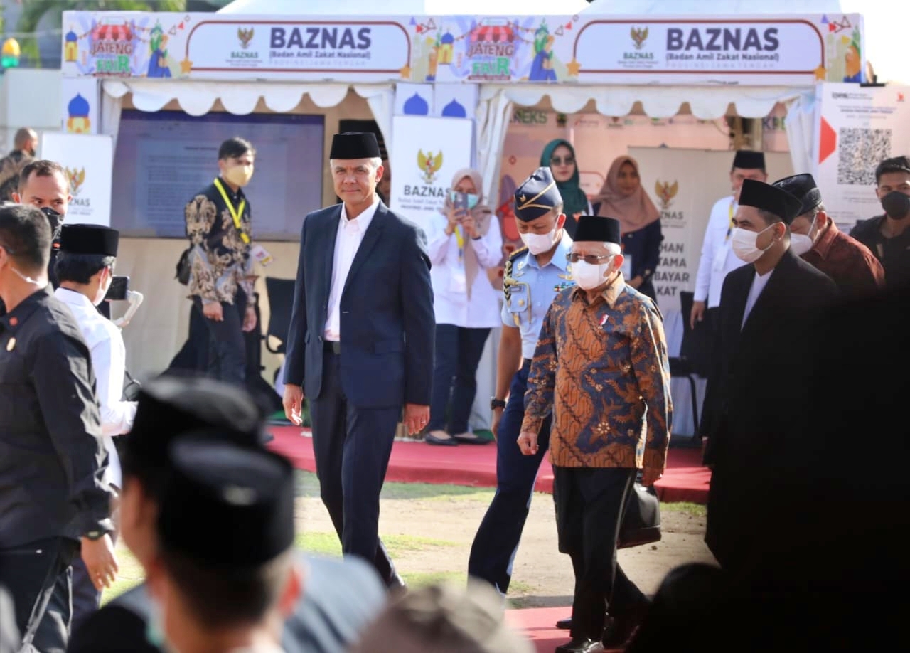 Ganjar dampingi Wapres RI pengukuhan KDEKS Jateng