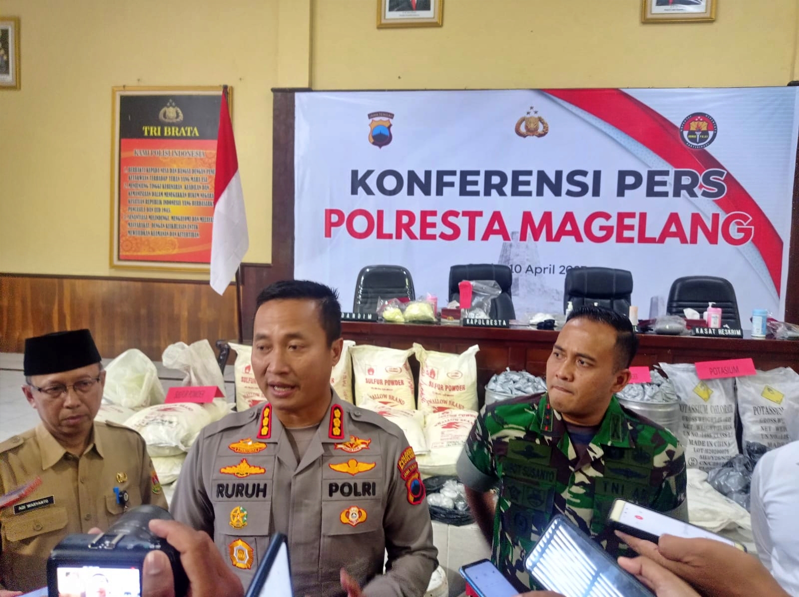 Kapolresta Magelang saat diwawancarai terkait dua warga Magelang jadi korban pembunuhan dukun pengganda uang di Banjarnegara