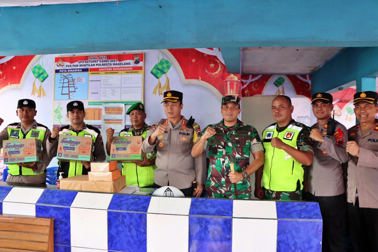 Kapolresta dan Dandim saat di Pos Pam Lebaran di Muntilan
