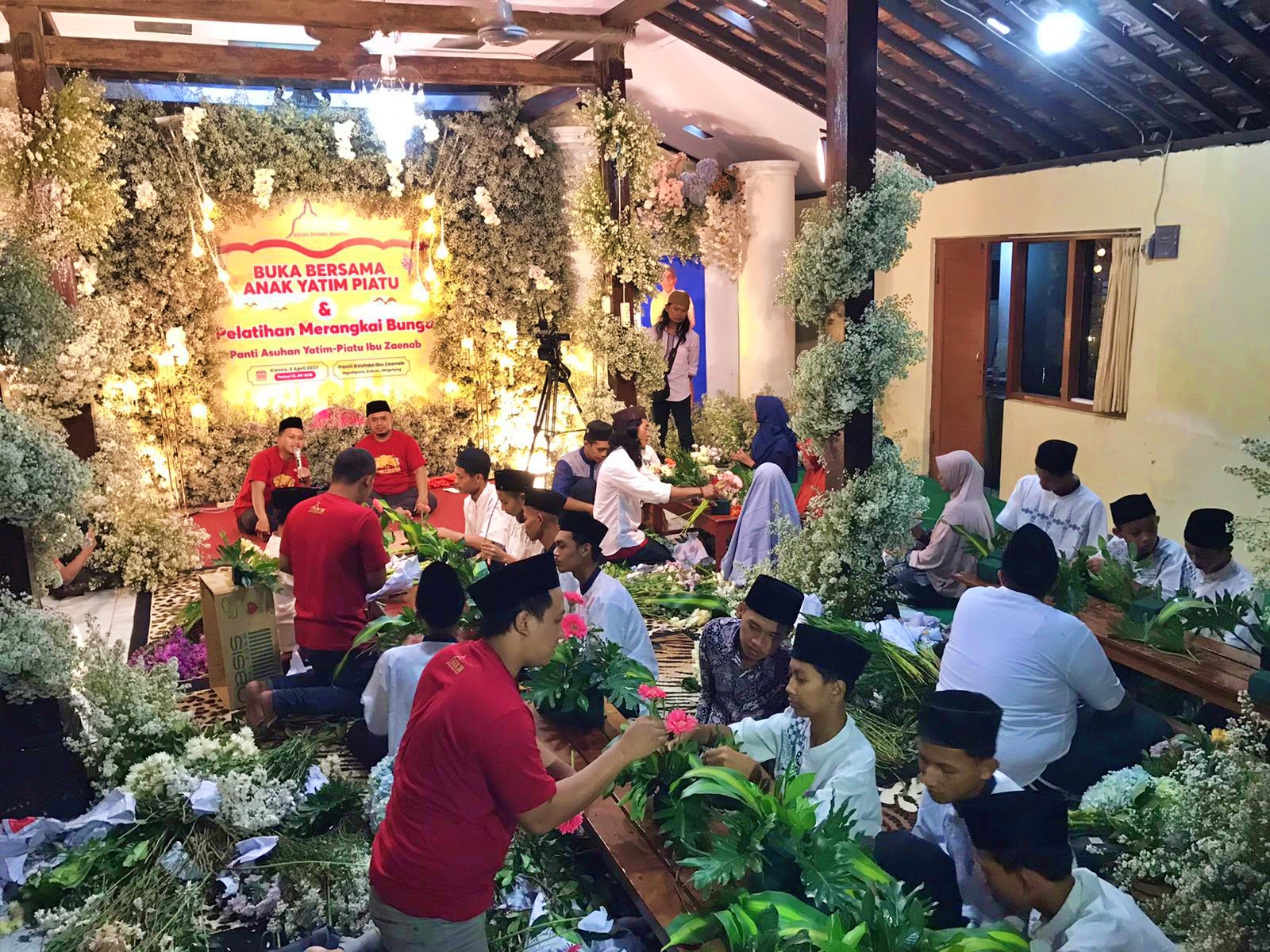 Komunitas ADEM gelar Buka Puasa Bersama dan Pelatihan Merangkai Bunga