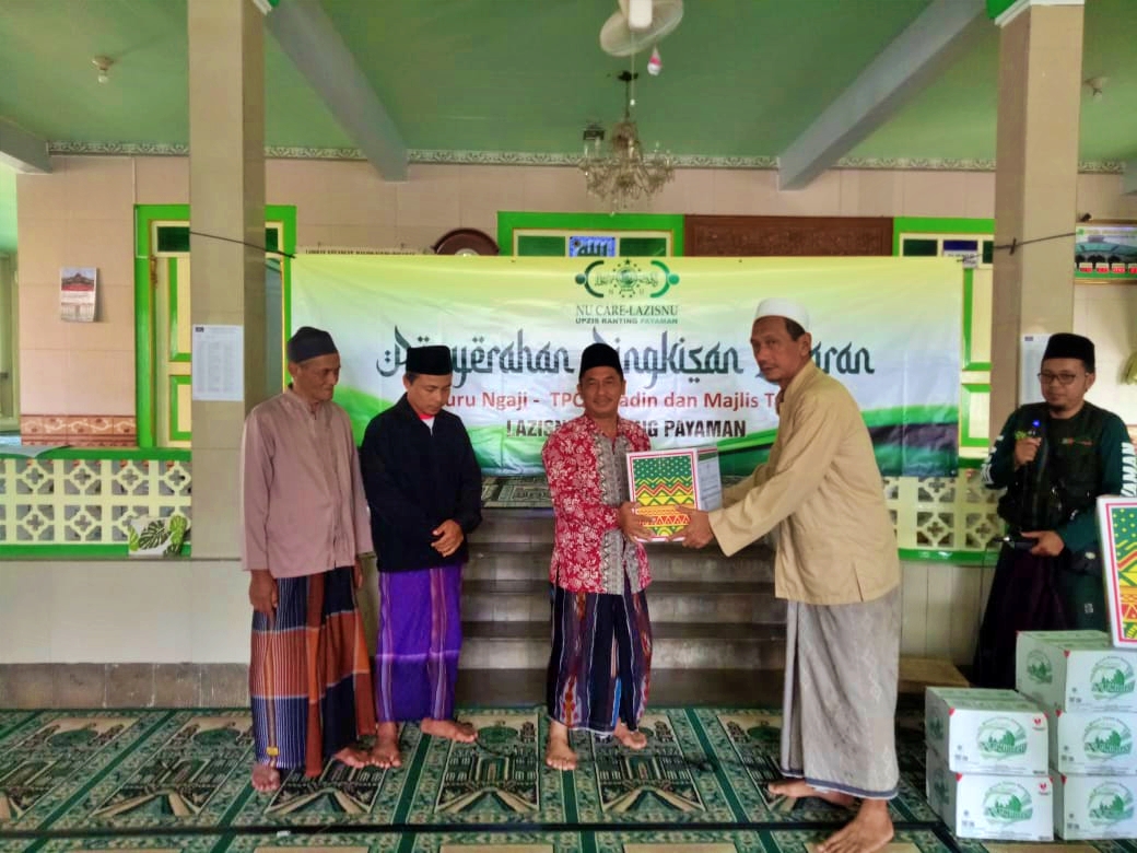 LAZISNU Ranting Payaman Secang Magelang berikan bingkisan kepada guru ngaji