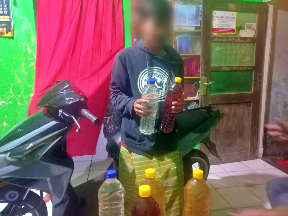 Operasi Pekat Polsek Secang Magelang amankan Miras jenis ciu