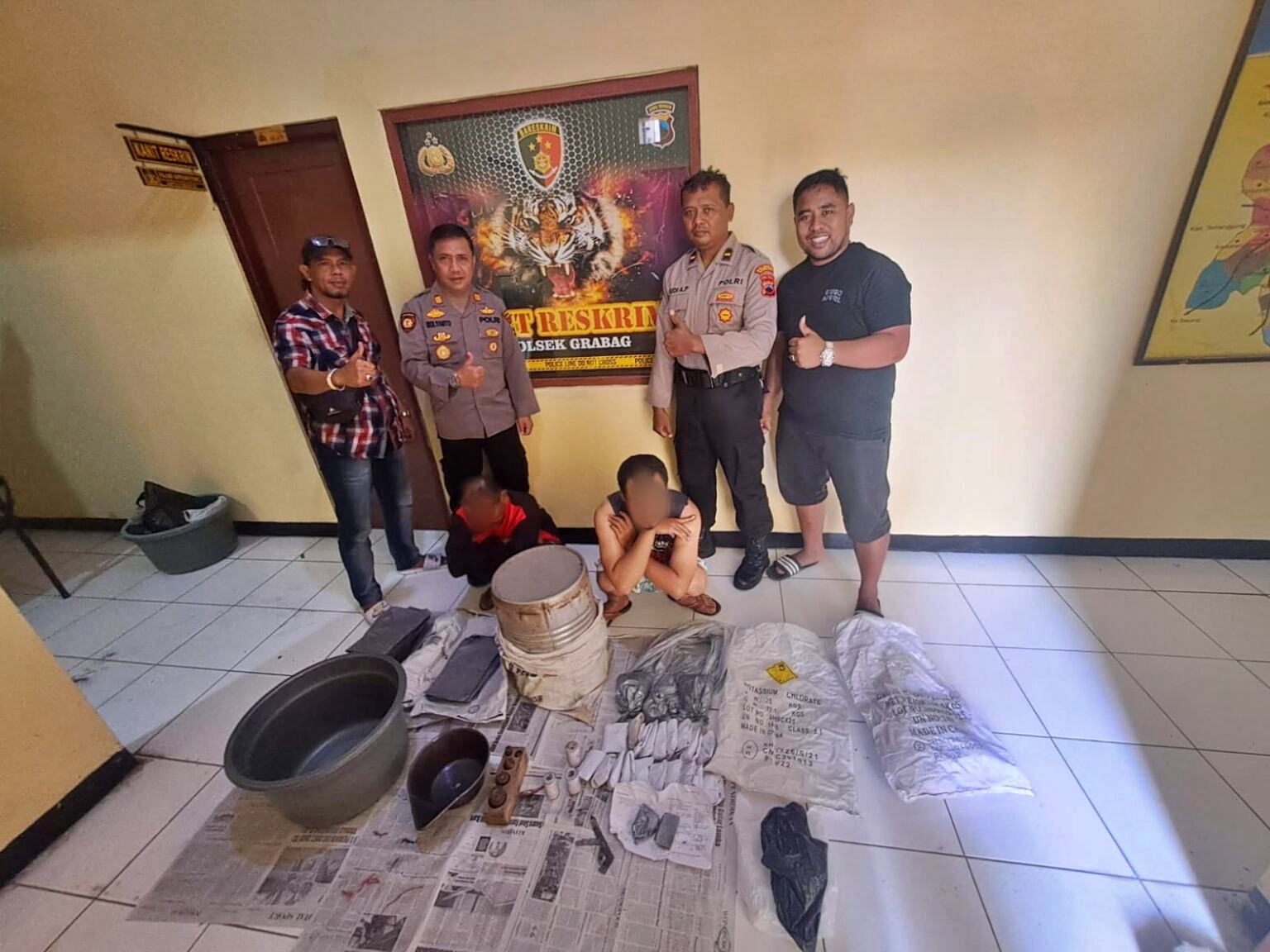 Polsek Grabag amankan dua penjual obat petasan