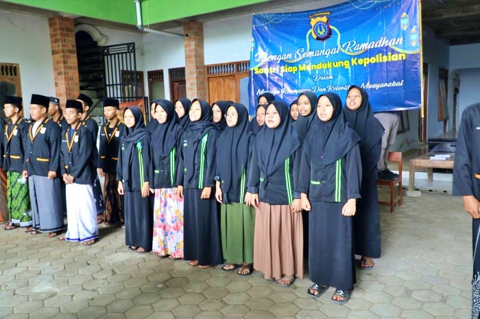 Santri Ponpes Pesawat dukung dan ikuti aktif Polisi berantas kejahatan jalanan di Yogyakarta