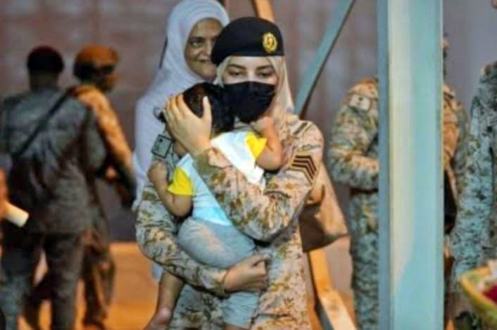 Tentara Wanita Cantik Arab Saudi bantu evakuasi warga korban perang saudara di Sudan