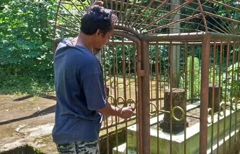 pemakaman umum Karang, Dusun Srikuwe, Desa Ambartawang, Kecamatan Mungkid, Kabupaten Magelang