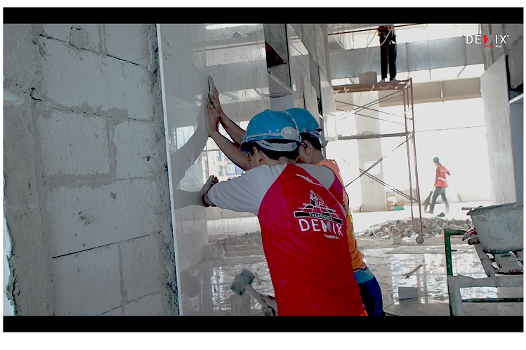 pemasangan granit tile besar