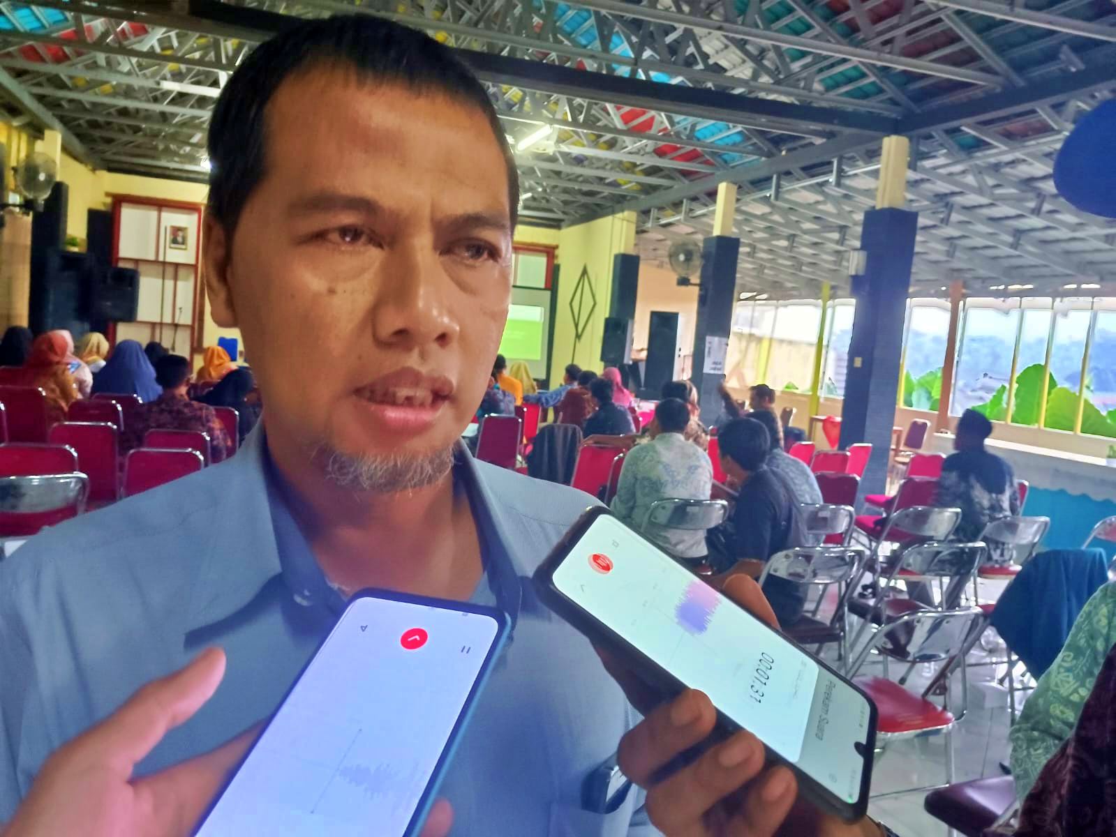 Anggota Komisioner KPU Kabupaten Magelang, Wardoyo diwawancarai soal Bakal Caleg