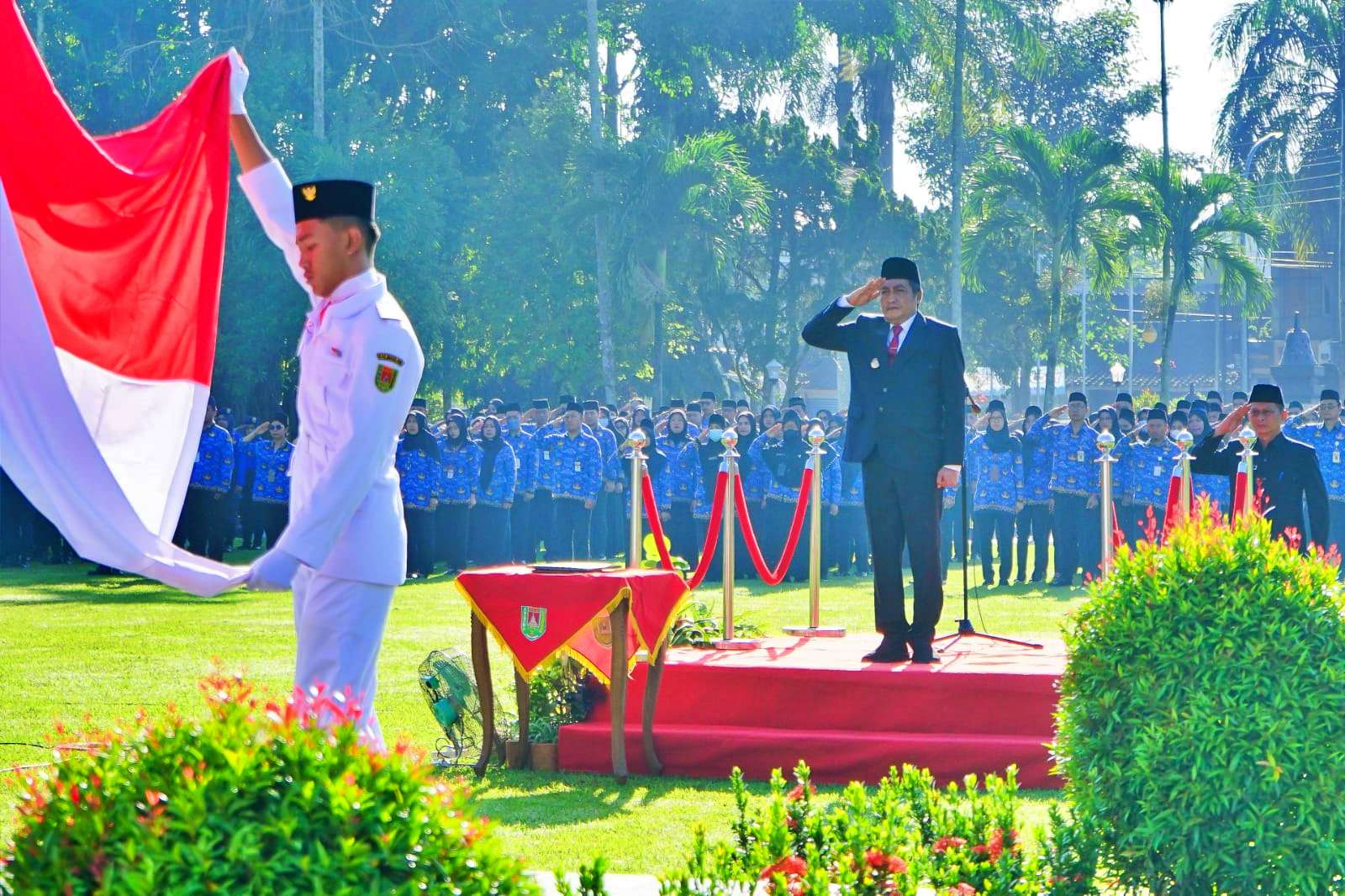 Bupati Magelang Zaenal Arifin saat menjadi inspektur upacara peringatan Harkitnas ke-115 di halaman Setda Kabupaten Magelang