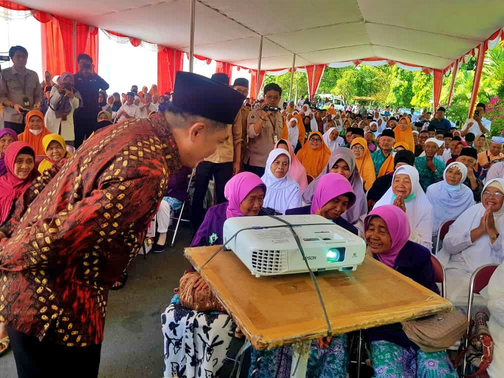 Bupati Magelang saat tanya jawab dengan Calon Jamaah Haji asal Magelang