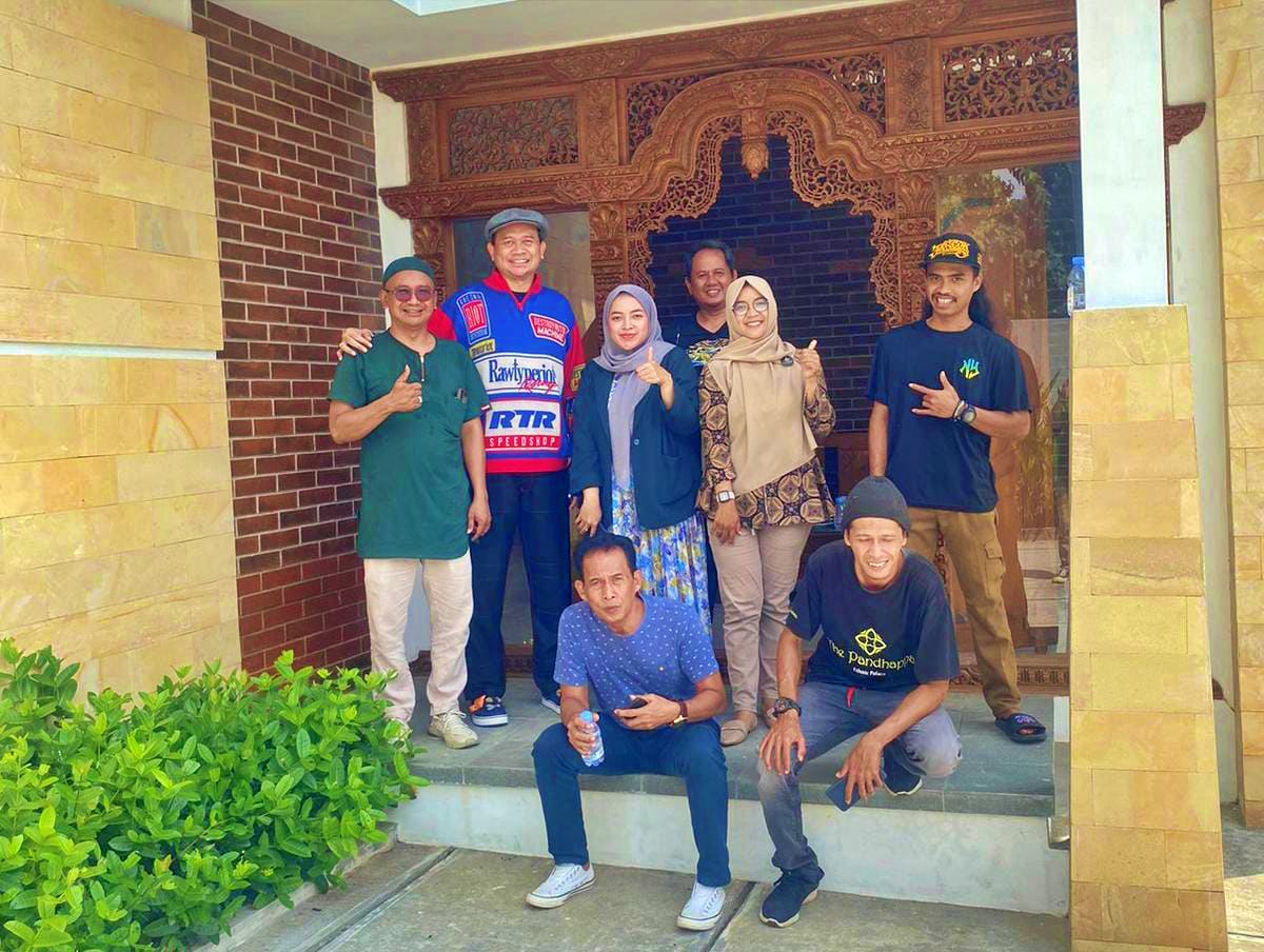 Cak Lontong saat mengecek Villa miliknya di The Pandhappa Borobudur