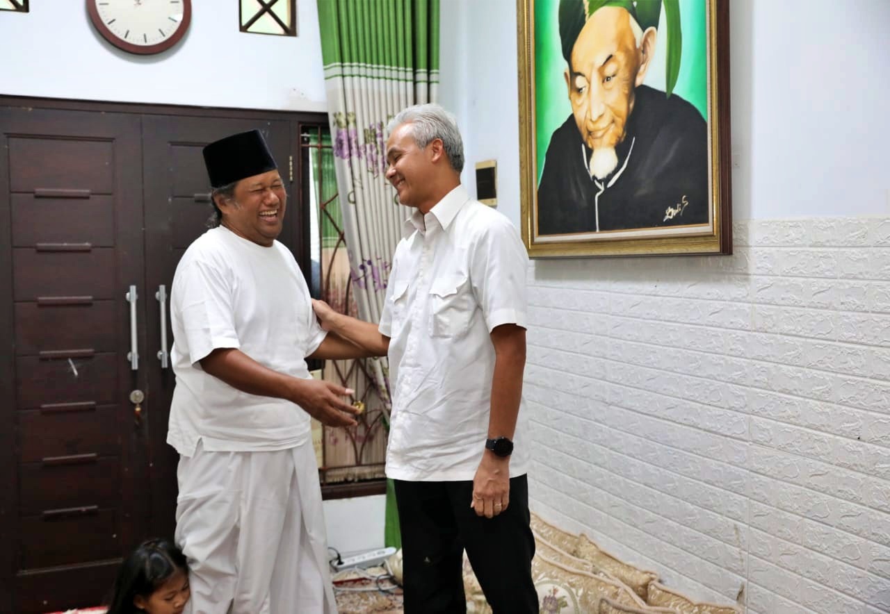 Ganjar Pranowo saat sowa ke rumah Gus Muwafiq di Sleman