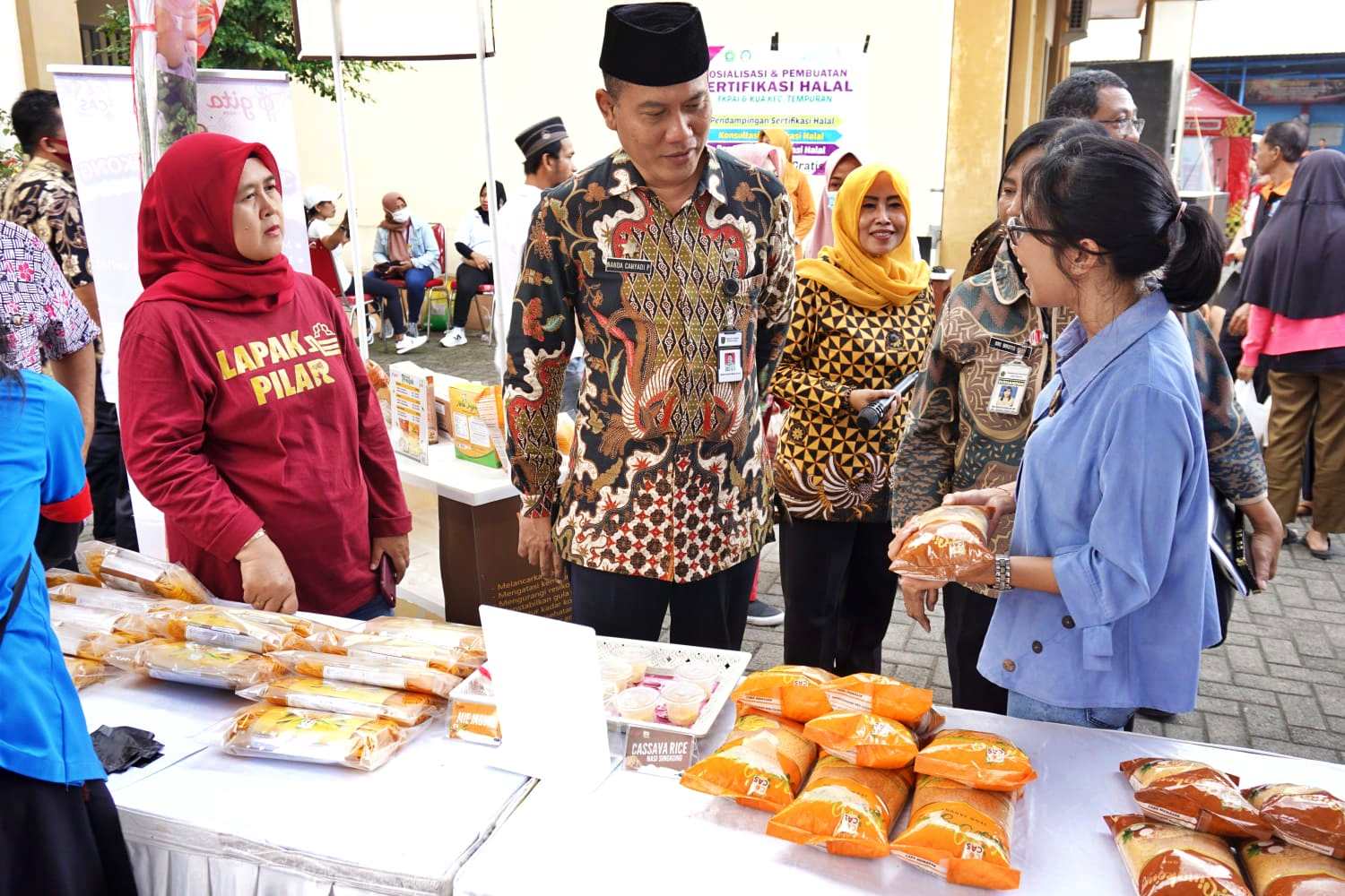 Gerakan Pangan Murah di halaman Kantor Kecamatan Tempuran