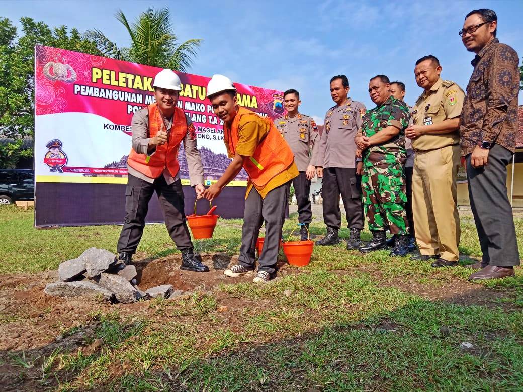 Peletakan Batu Pertama pembangunan Mako Polsek Borobudur oleh Kapolresta Magelang