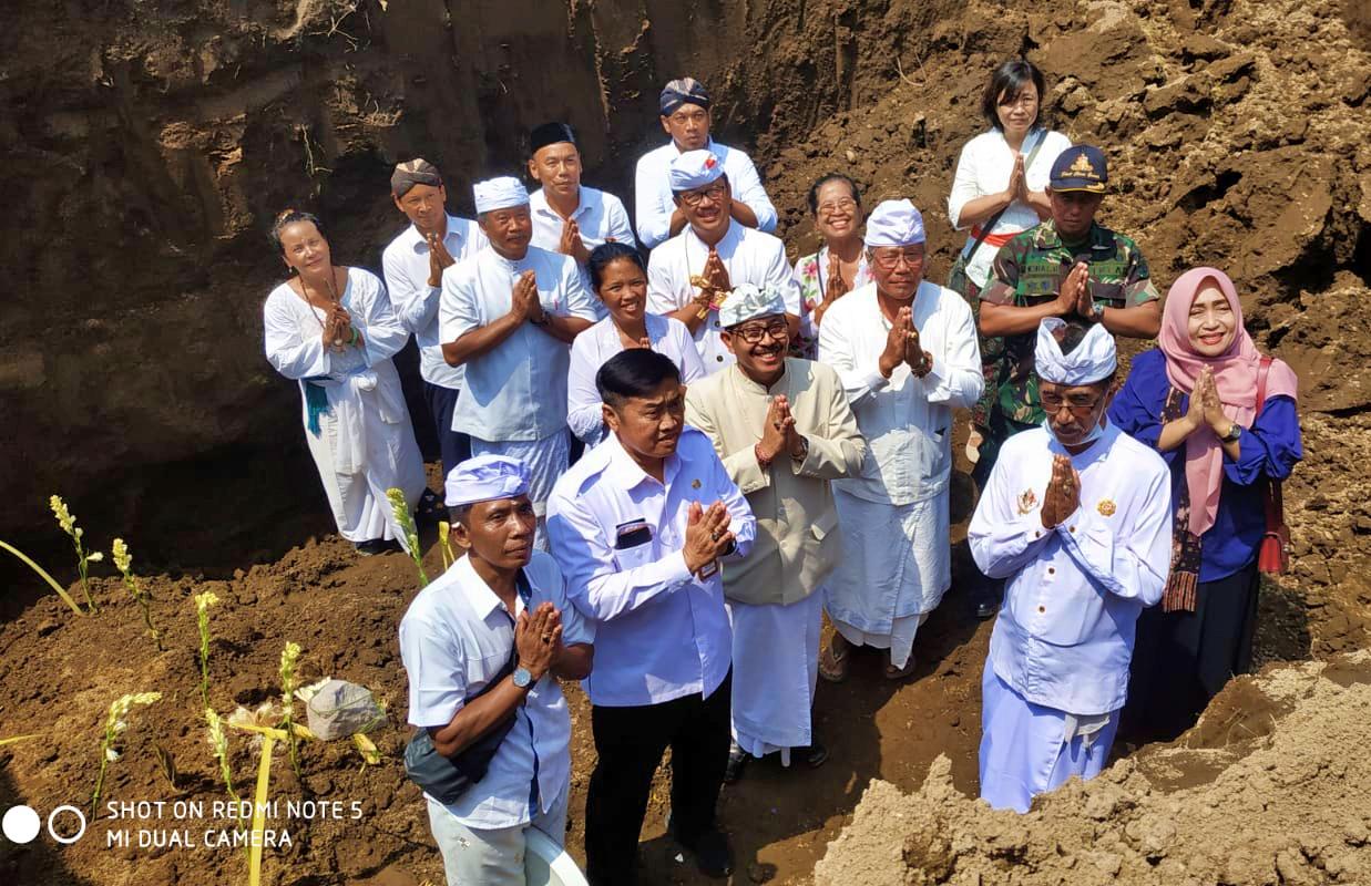 Peletakan batu pertama pembangunan Candi Ngejawa - Bali Neriti Gunung Merapi di Desa Wisata Mranggen