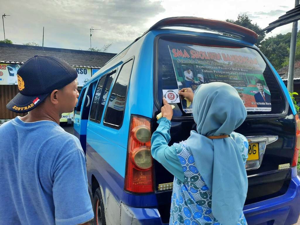 Penempelan sticker nomor pelayanan darurat call center 112