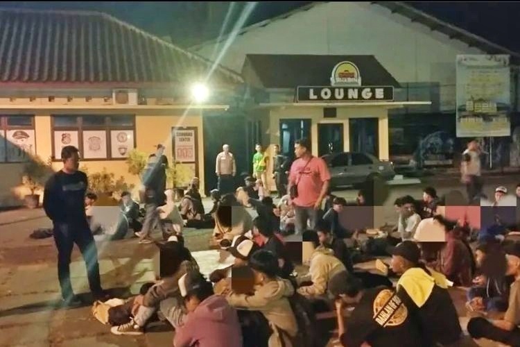 Sebanyak 98 orang pelajar dari Kabupaten Cilacap dan Banyumas diamankan Polisi saat hendak ke candi Borobudur