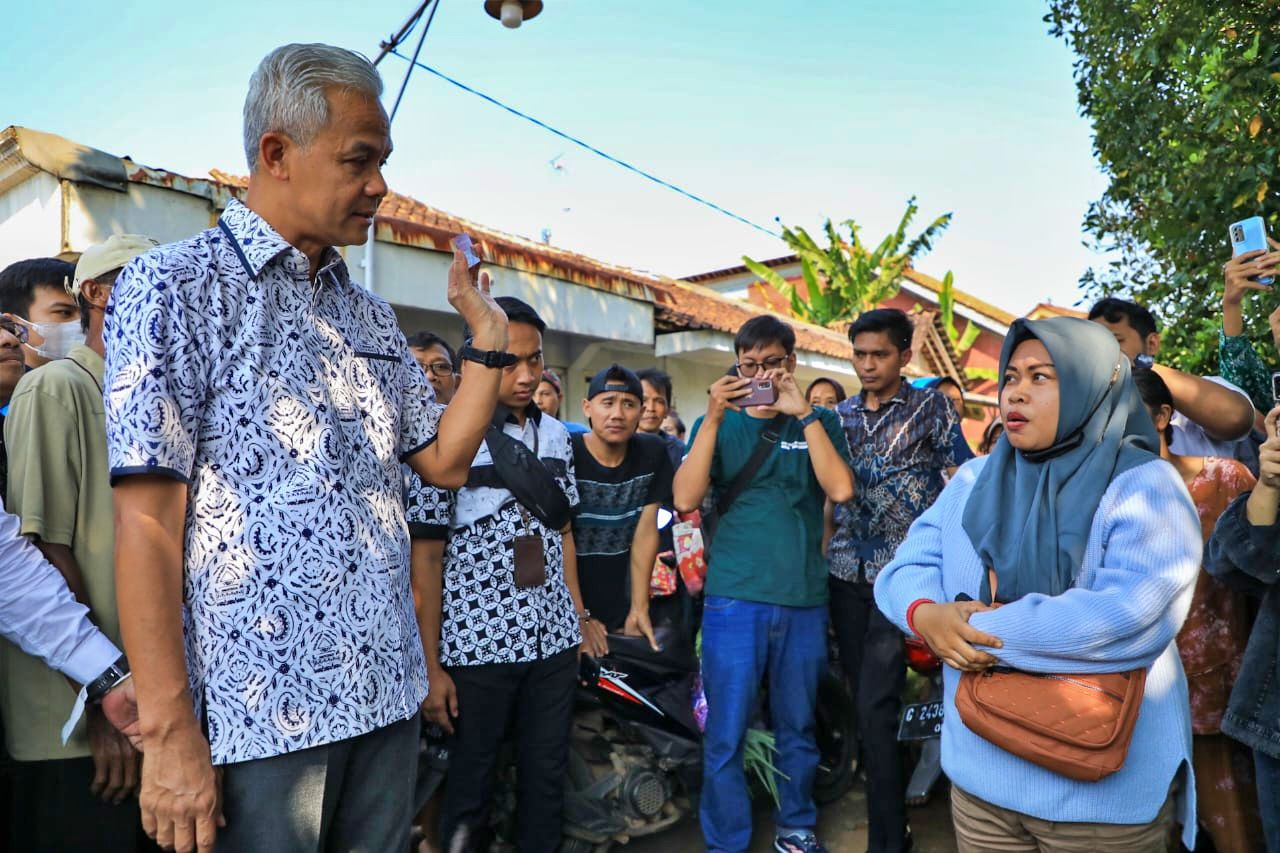 Seorang warga curhat kepada Ganjar Pranowo soal bantuan PKH