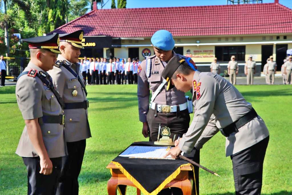 Sertijab Kabag Ops dan SDM Polresta Magelang