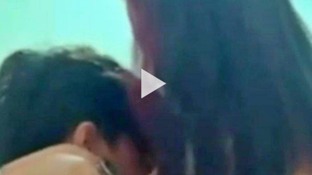 Tangkapan layar video viral berdurasi 2 menit 27 detik diduga kasir minimarket ‘main kuda-kudaan’