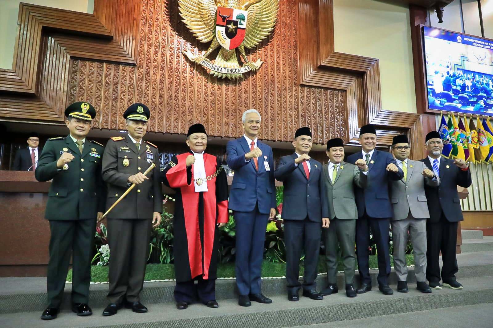Ganjar Pranowo bersama jajaran Forkompinda di Gedung DPRD Jawa Tengah